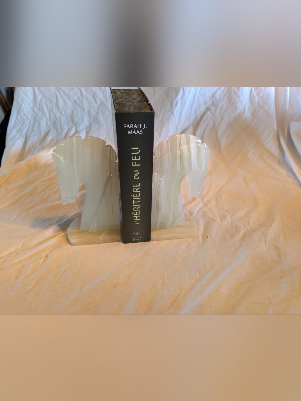 2/100$ Vintage Cream Onyx Horse Bookends